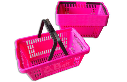 A cesta plástica modelo CP16 na cor rosa ABelt produtos plásticos é resistente e versátil,