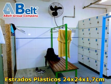 Piso flexível modular 24x24cm cor cinza marca ABelt® modelo plastpiso