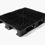 Pallet plástico PL1210-3 Heavy 16 kg 1200x1000x160mm vazado monobloco com 3 runners cor preto e carga estática de 7.500 kg/m²